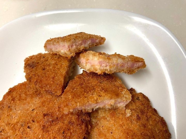 1個約40円！業務スーパー「ちょっと厚めのハムカツ」はあっさり味でアレンジしやすい - macaroni