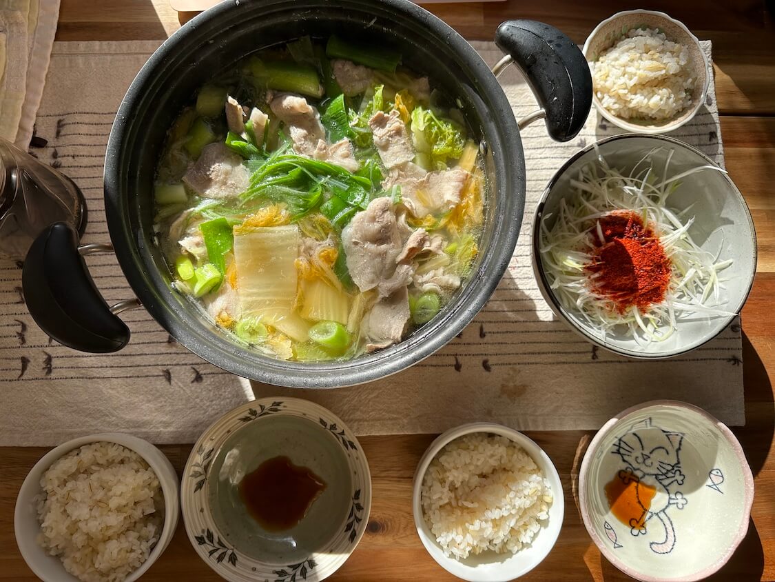 和えるだけの簡単付け合わせ！長ねぎで作る「パジョリ」でサムギョプサルがさらにおいしい - macaroni