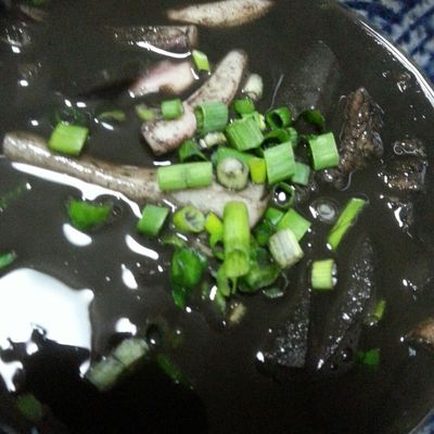 真っ黒な汁がインパクト大！ひと味違うコク深さ「イカスミ汁」 – オリオンストーリ