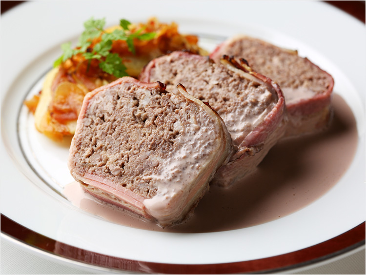 しっとりふわふわ！ 驚きのミートローフのレシピ。フレンチの技で肉のうまみが倍増です♡三越伊勢丹の食メディアFOODIE フーディー