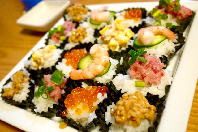 子供も大人もみんな大好き！ 手巻き寿司 おいしく食べる極意その4：パーティー手巻Happy Recipe ヤマサ醤油のレシピサイト