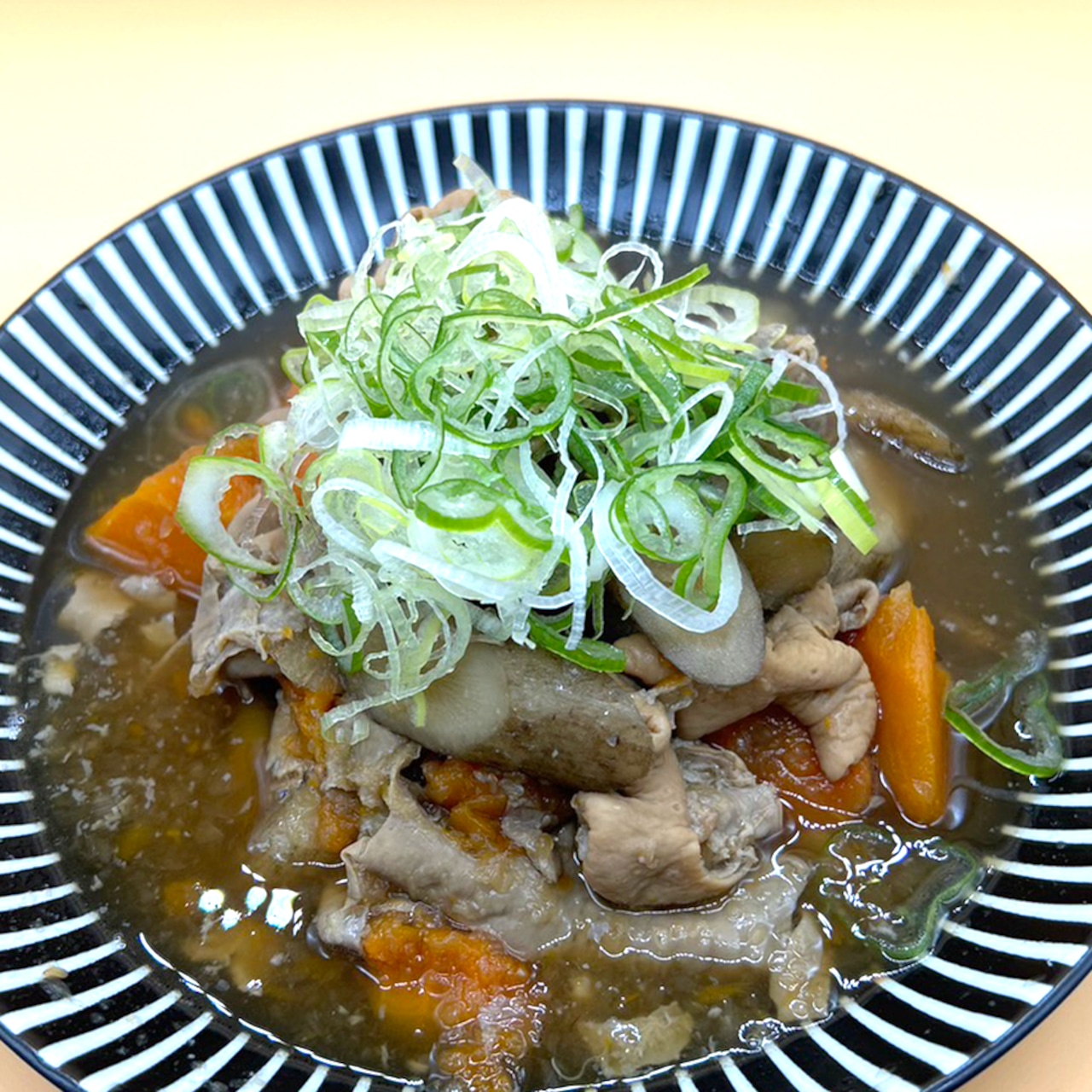 絶品！「国産豚もつ煮込み」約1.5kg 300g×5パック味噌醤油ベースで