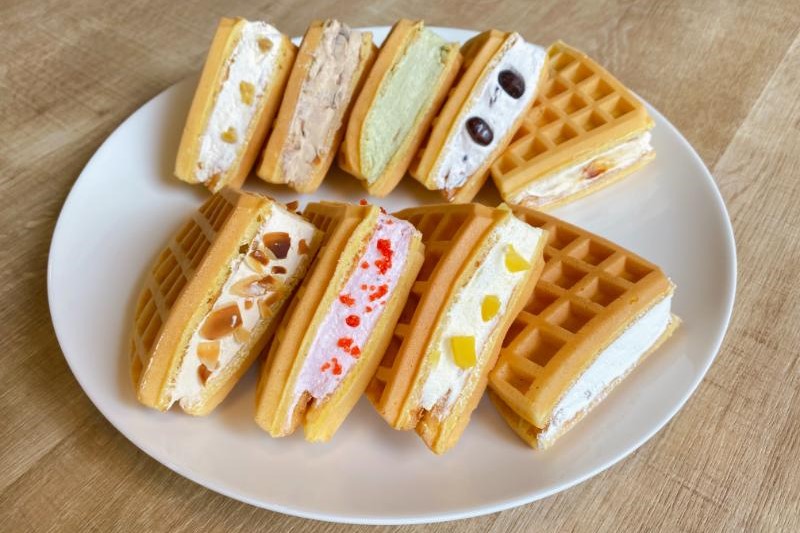 コンビニワッフル食べ比べ!ファミマ・セブン・ローソン、甘さや風味が良く出ているのはどれ? - ECナビ