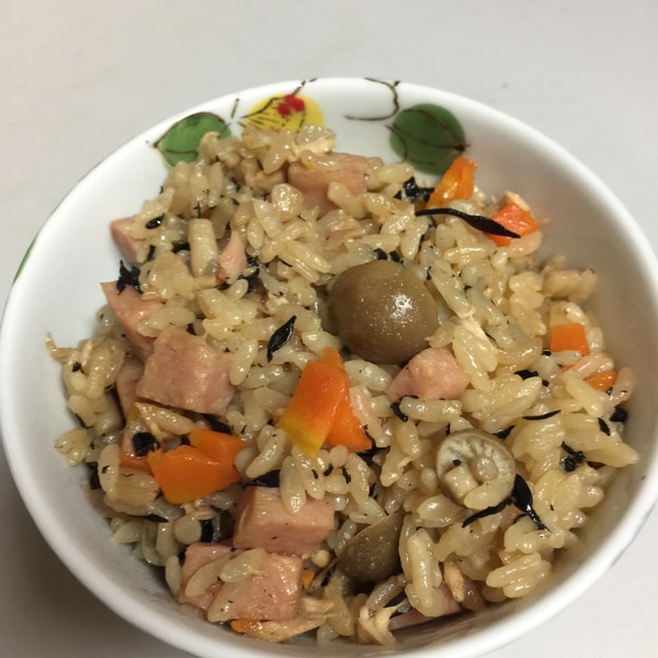 沖縄の炊き込みご飯「クファジューシー風釜飯」