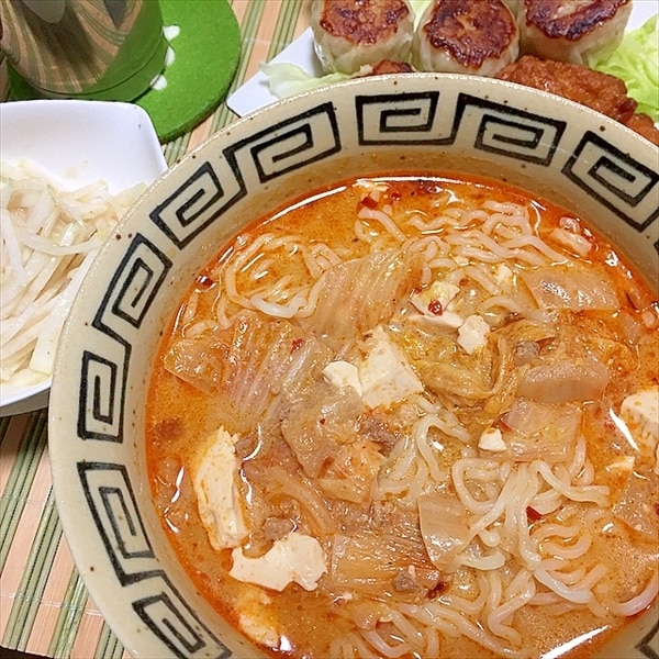 スープ餃子の担々ごま鍋のレシピ 餃子・ワンタン おいしいおすすめ料理レシピ 紀文食品