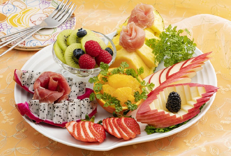 食卓を映えさせるなら？ 『生ハム』の盛り付けテクに「かわいい」「簡単」 – grapeグレイプ