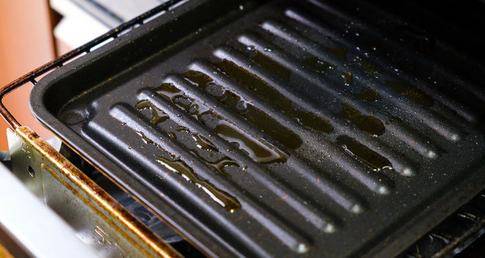 魚焼きグリルの掃除方法を解説！頑固な焦げをかんたんに落とす方法おうちにプロ