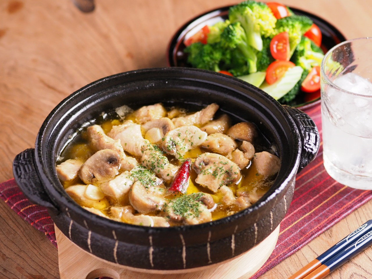 鶏むね肉と明太子の贅沢アヒージョ - 長州どりブランド こっこ株式会社