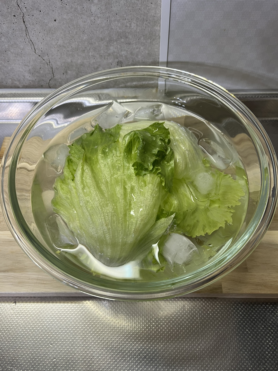 ダイエット弁当タッパー弁当   お弁当記録🍱   ・もち麦、雑穀入り発芽玄米80g 1.6P・さつまいも🍠40g 0.6p・レディサラダ塩もみ ・グリーンリーフ ・鶏モモレモンソテー🍋 1.2P・ルッコラごま和え ・ねぎ入り卵焼き 1P・お味噌汁  total1 2.2P2 2.2P