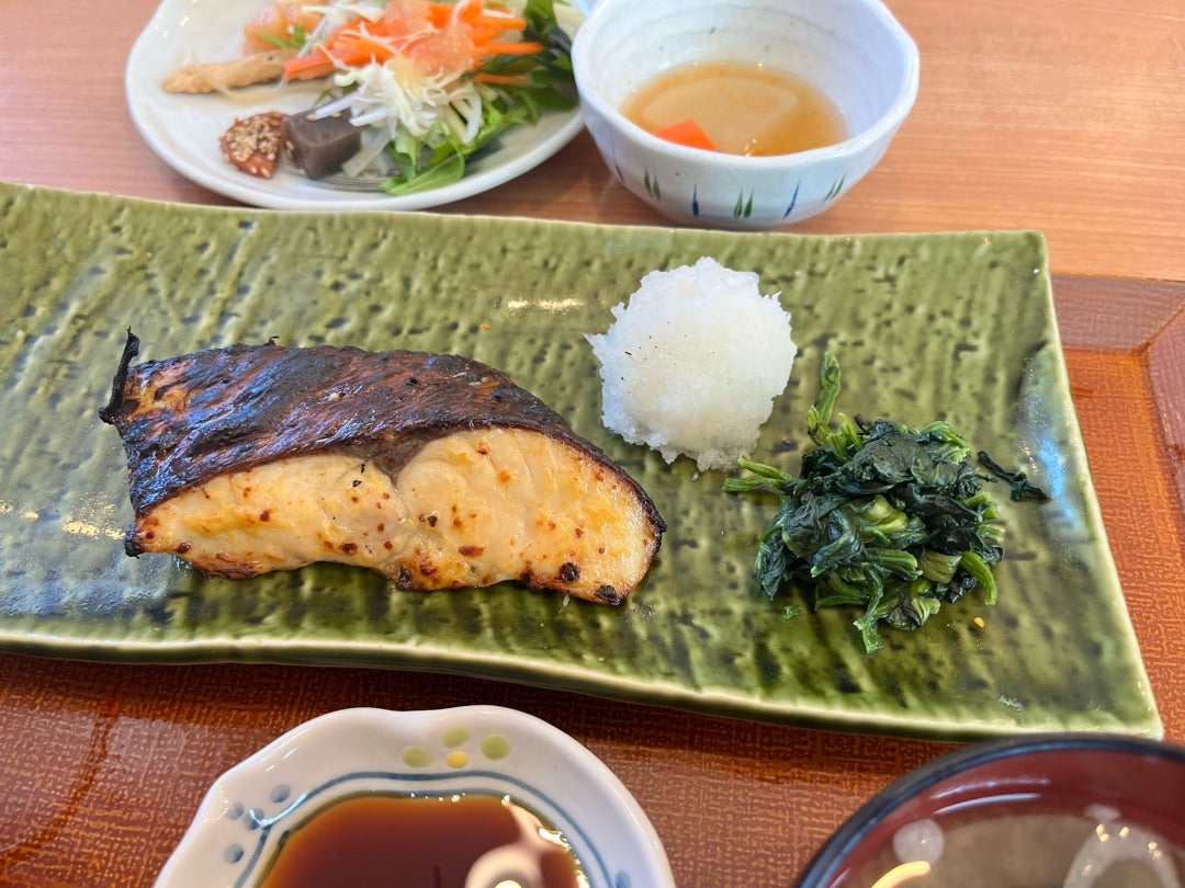 炭火焼干物食堂 しんぱち食堂の「銀ひらす照焼き定食」 大門・浜松町- 魚の定食！食べ歩き！東京グルメ