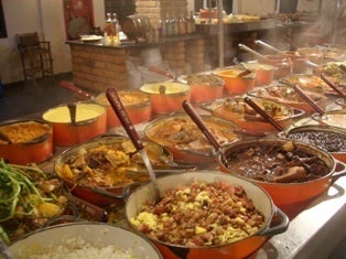 ブラジル料理の伝統料理とミナスジェライス州のフェイジャオトロペロと呼ばれる - カラー画像のストックフォトや画像を多数ご用意 - カラー画像,クローズアップ, ケーキ - iStock