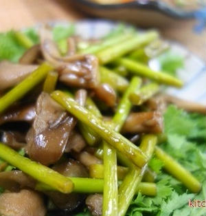 スタミナおかず。鶏肉とニンニクの芽の炒めもの