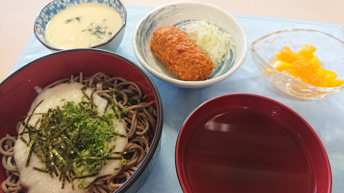 冷やし山かけそばおやじ食堂のお品書き