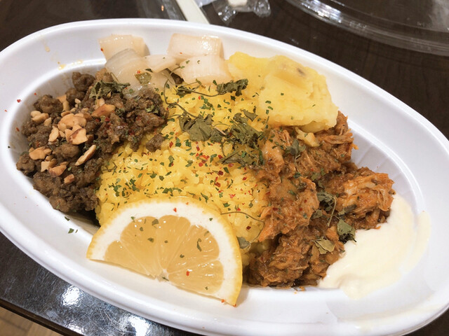 ヨダレカレー☆店舗情報☆ □住所:熊本市南区田井島2-3-1タイホウビル101 □TEL:096-200-5608 ※テイクアウトのみ電話予約可□営業時間:12:00〜21:00 □定休日:火曜日＋不定休 □お店アカウント @yodarecurry ☆注文メニュー☆ □丸鶏のチキンカレー辛口:1,350円