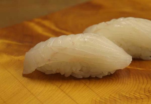 石垣鯛刺身1.4KG $750 條$390 半條石垣鯛イシガキダイ有「夢幻之魚」之稱的石鯛來自九州南部鹿兒島，肉質細膩，油脂豐富，味道鮮甜，最適合作 刺身料理