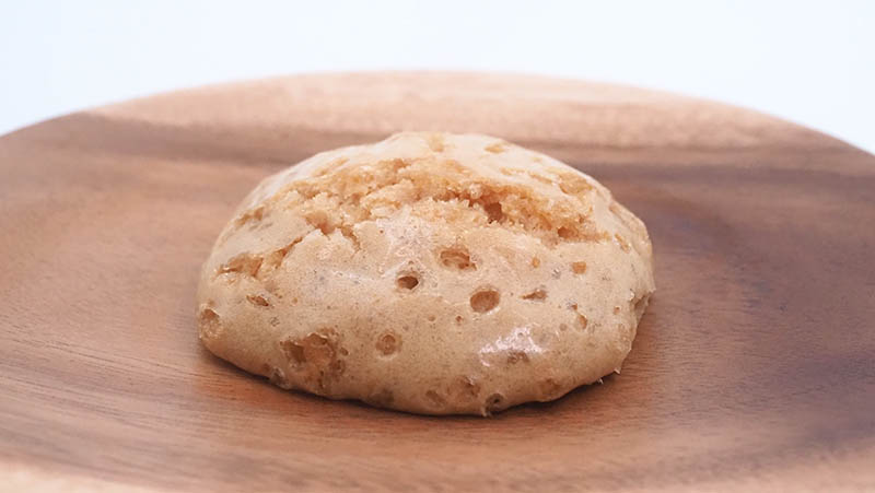 みそパン食べる沼田市観光協会