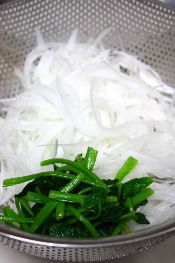 基本のレシピシリーズ 👩‍🍳🍾 ⁡ サーモン、たこ、ホタテでも🙆‍♀️基本の鯛カルパッチョ簡単で絶品玉ねぎマリネも美味しい ⁡ Nadiaレシピ ID：481723⁡ ⁡ - ̗̀ෆ𓏲𓎨-—————————∞ ‪⁡ レシピサイト‬