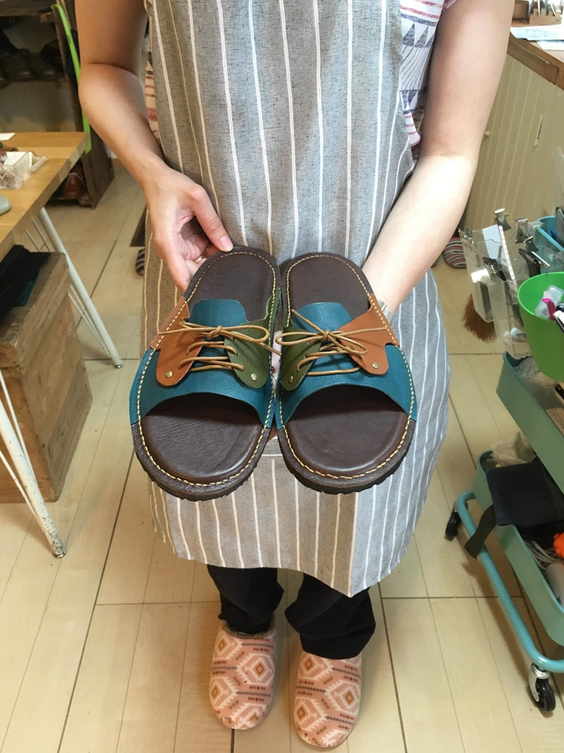 アッパー作成。 アンティークなムラがいい感じですね。体験教室革靴靴型紙靴づくりハンドソーンノルウェージャン手作り靴ドレスシューズ靴学校leatherhandmadeleathergoods靴工房 isette谷町六丁目工房見学会手作り靴アンティーク靴