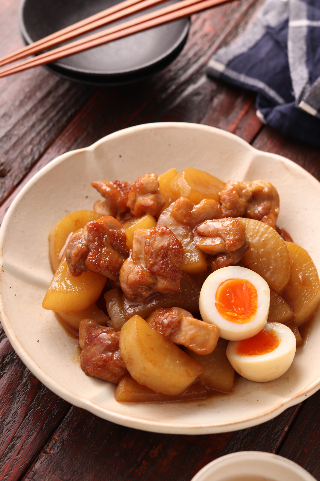 まるで宝石♪目にもおいしい「つやつや大根と手羽中の煮物」 - macaroni