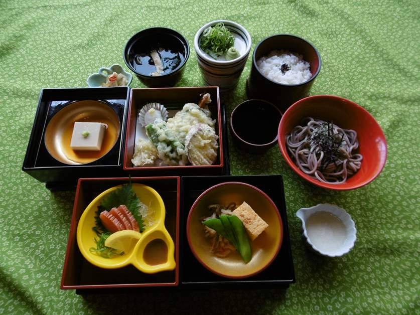 姫路城隣接の好古園内にある食事処「レストラン活水軒」グッチジャパンの京都最新グルメ