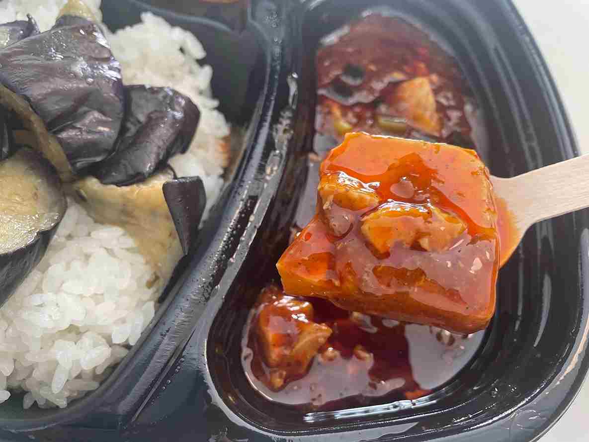 ほっともっと 中華店が泣いちゃうよ ！ボリューム満点の 激うま弁当 ヒリつく辛さがやみつきになる！「クオリティ高すぎ」「毎日食べたい」