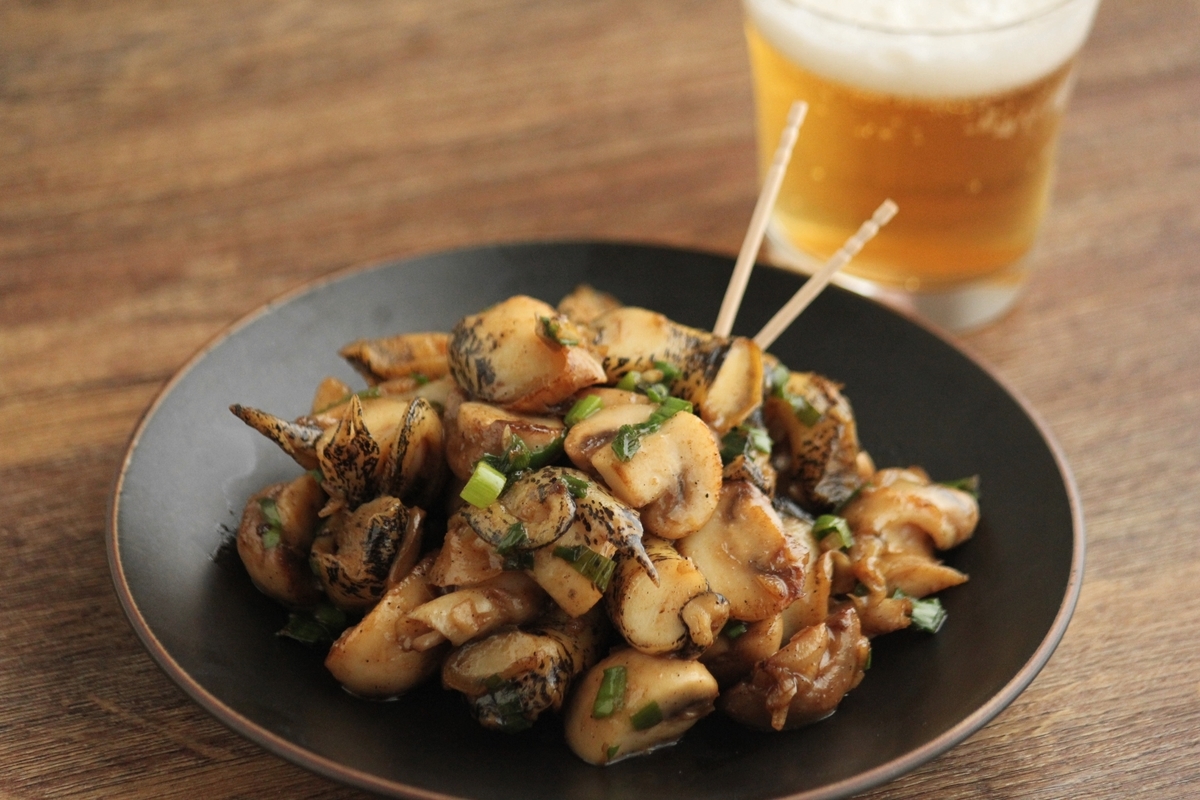 空目レシピ「つぶ貝の花椒エスカルゴバター風」がビールのアテに最高です 山本リコピン- メシ通ホットペッパーグルメ