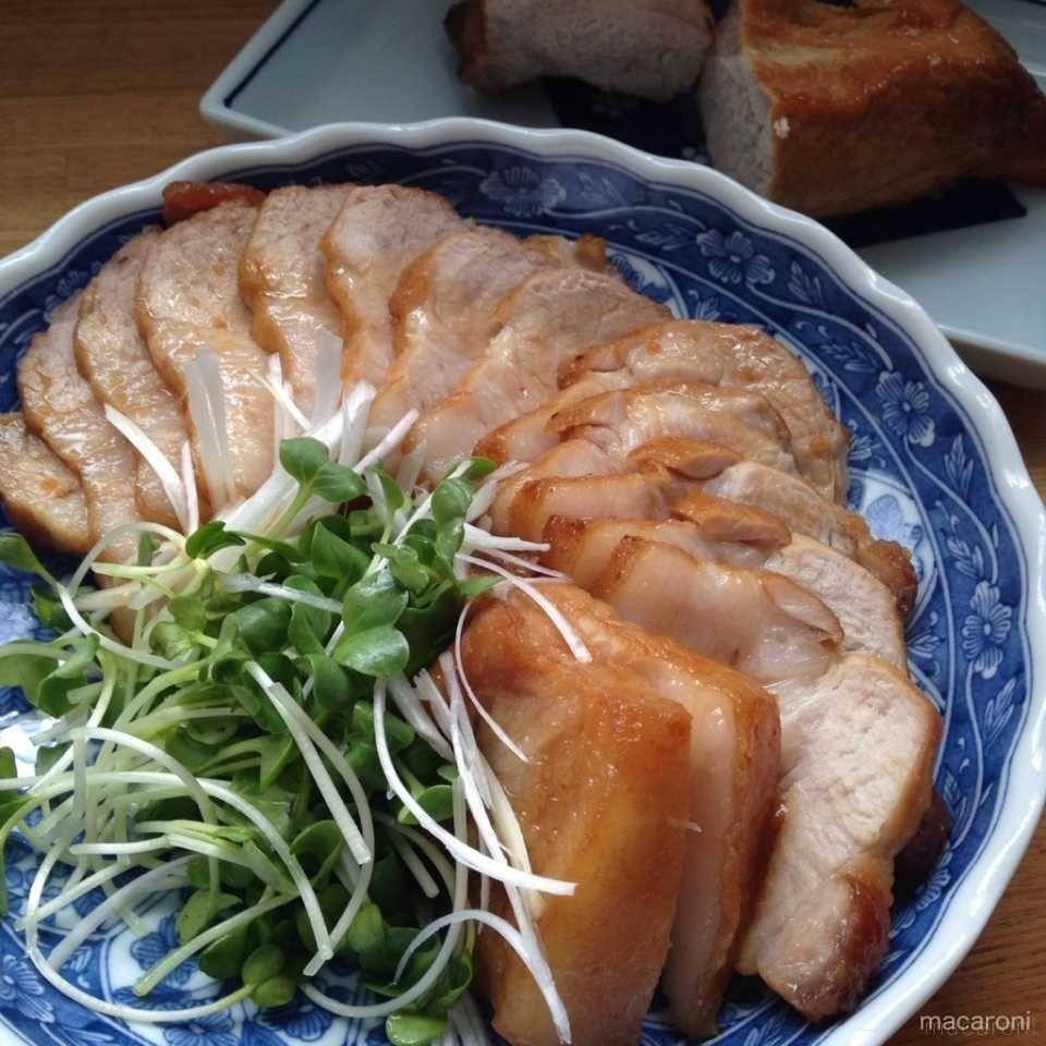 📍 レシピあり ﻿ －－－－－－－－－－－－－－－－－－－－－－﻿ 炊飯器でめちゃ簡単♪﻿柔らか鶏チャーシュー ﻿－－－－－－－－－－－－－－－－－－－－－－﻿ ﻿ こんばんは^_^﻿ ﻿ ３品目のレシピです、、﻿ こちらは先日載せていますが、、﻿ ﻿ 炊飯器にポン