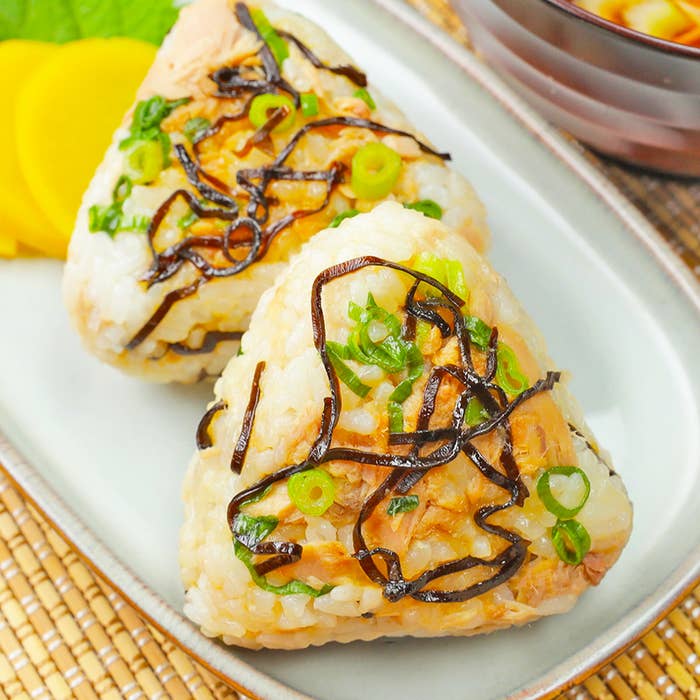 簡単ツナマヨおにぎりのレシピ - おいしい朝食アイデア