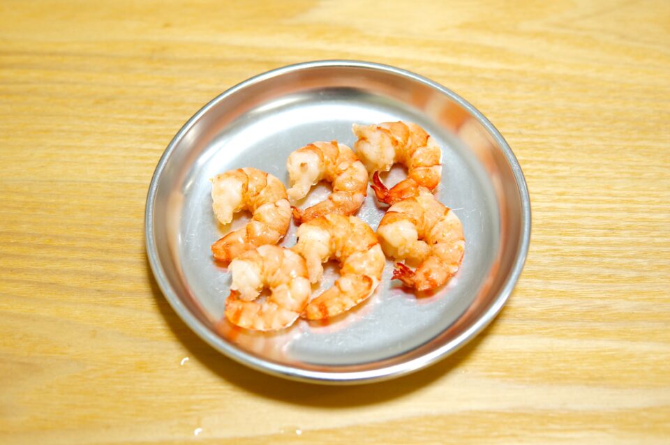 コストコ「冷凍エビ 尾なし調理済み 」がかなり便利！解凍してすぐ食べられる！ショップのアイデア暮らしニスタ