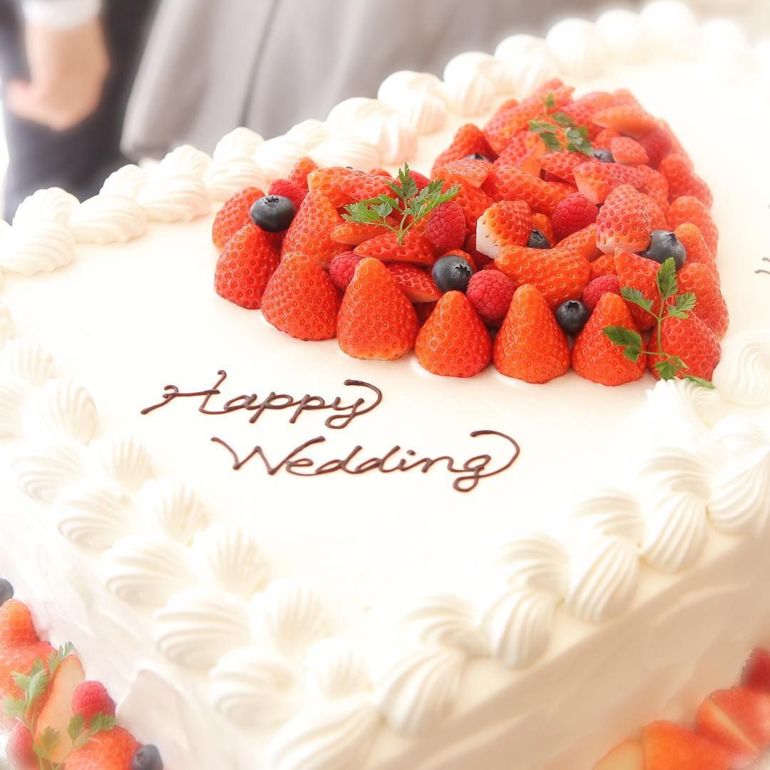 いちごの3段ケーキ バースデーケーキ ウェディングケーキ カルトナージュ