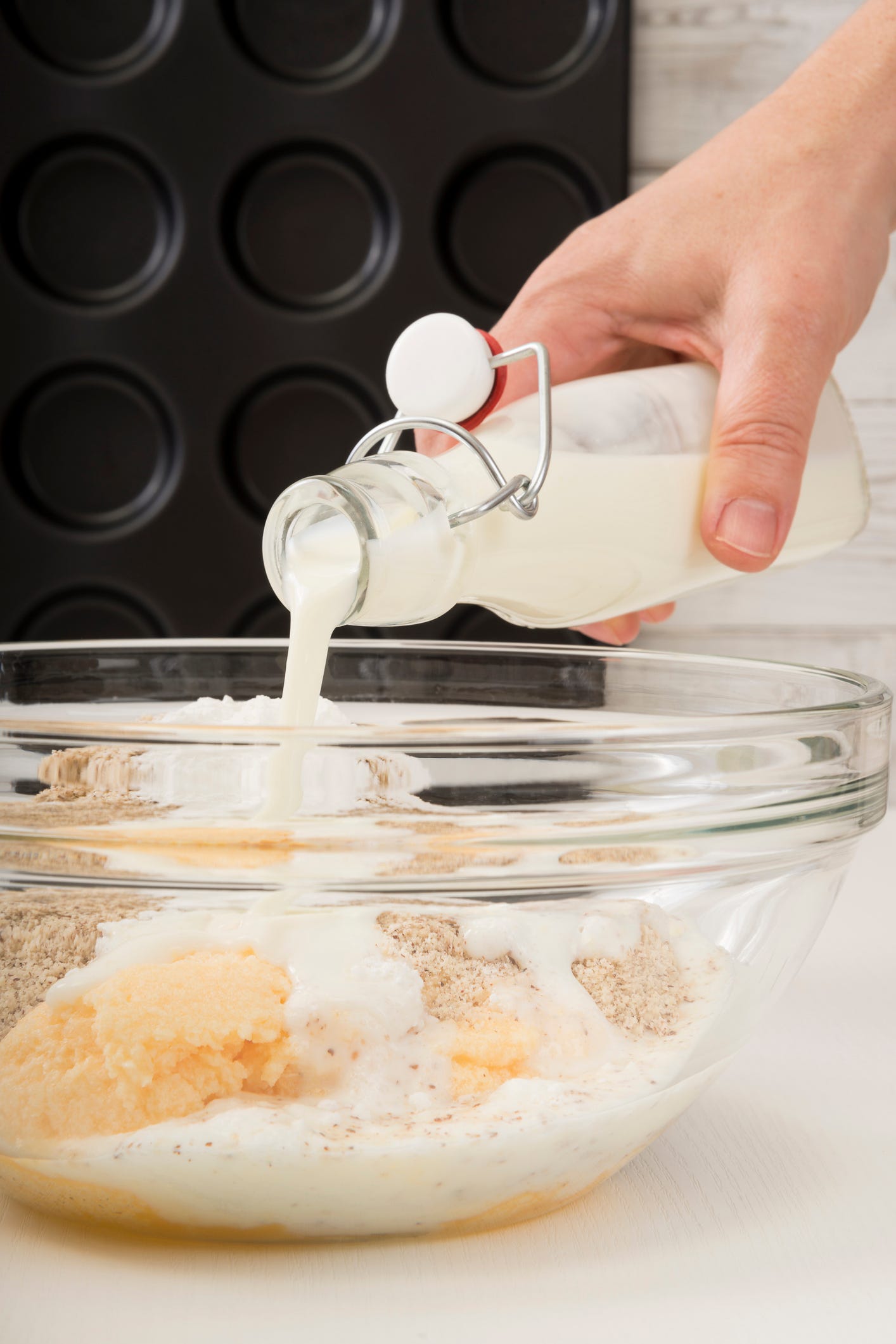 夏休みの自由研究にも 生クリームを振るだけ!絶品手作りバターと「バターミルク」活用術