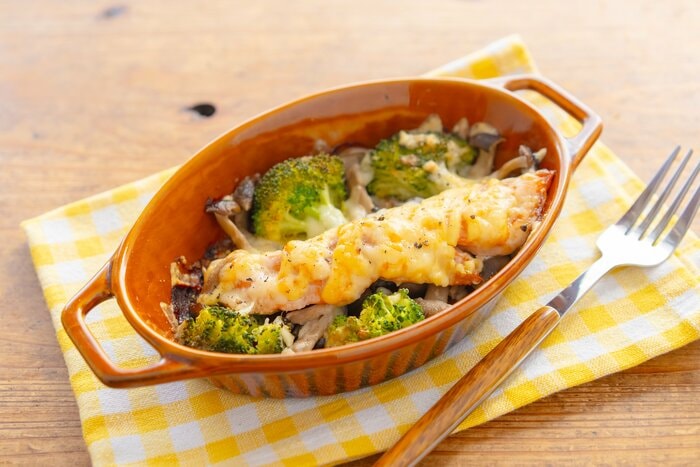 秋鮭のバジルチーズパン粉焼きの家事代行サービス神奈川・東京の家事代行はアールメイド