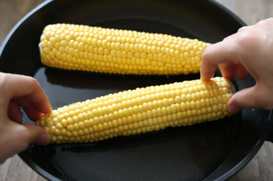 5分でできるエコ調理 暑い夏はこれで快適 『とうもろこしのフライパン蒸し』ヨガジャーナルオンライン