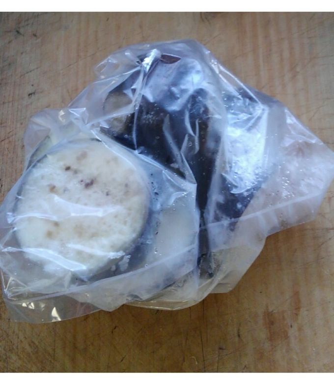 しみしみトロリを追究した繰り返し作っている我が家流の薬味なす🍆 美味しい茄子料理の小さな悩み💭 🤷🏻‍♀️蒸し茄子はレンジで簡単に作れる。でも、いまいちコクが出ない。あと、たくさん作るには不向き。 🤷🏻‍♀️揚げ茄子はやっぱり美味しい。だけど面倒＆油っこい