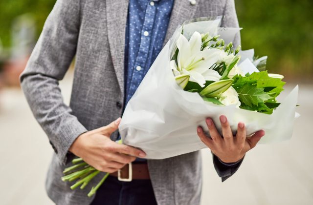 白いバラは相思相愛！ バラの花言葉、色によって違うって知ってた？Oggi.jp