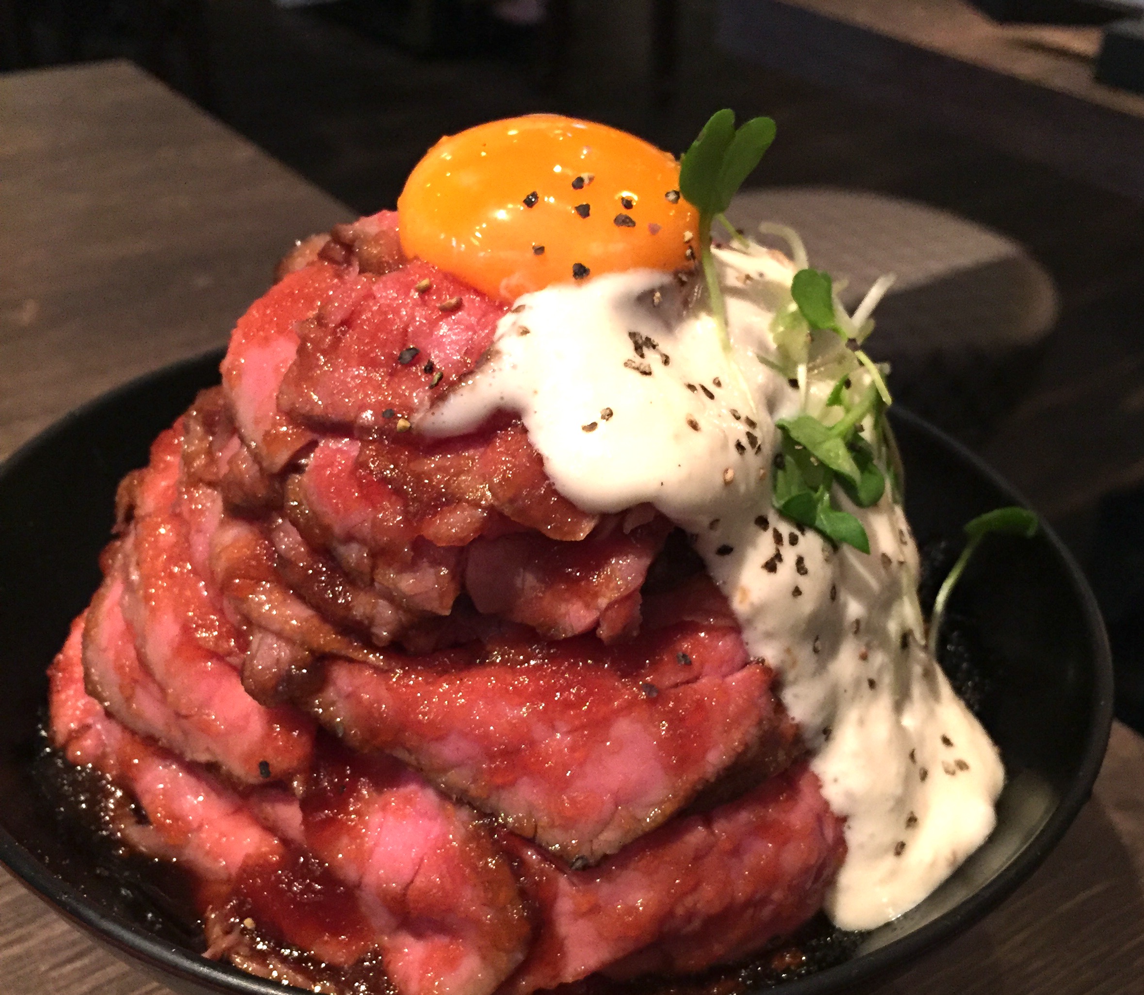 肴蔵 さかぐら福山で食べるインスタ映えグルメ『名物・ビフ丼』全国丼グランプリ金賞受賞の自慢の肉丼を食べ尽くし！│まるごと岡山食べ尽くし日記