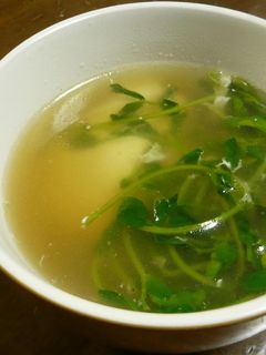 豆苗とふわふわ玉子のスープ