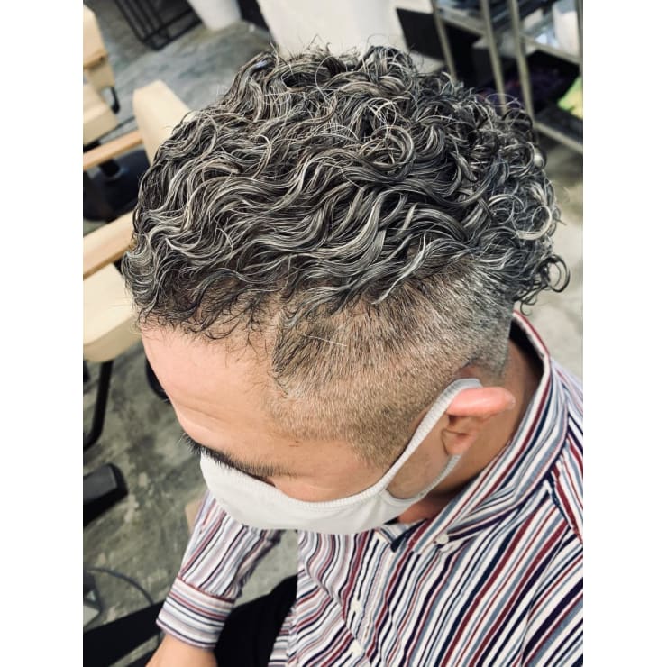 イタリアン マフィアパーマへあめいくぽー ヘナは風の音おでこに宇宙ついてますよ