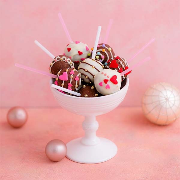 バレンタインのチョコレートを手作り!本命・友チョコの2025年最新人気レシピ10選&お役立ちアイテム2選