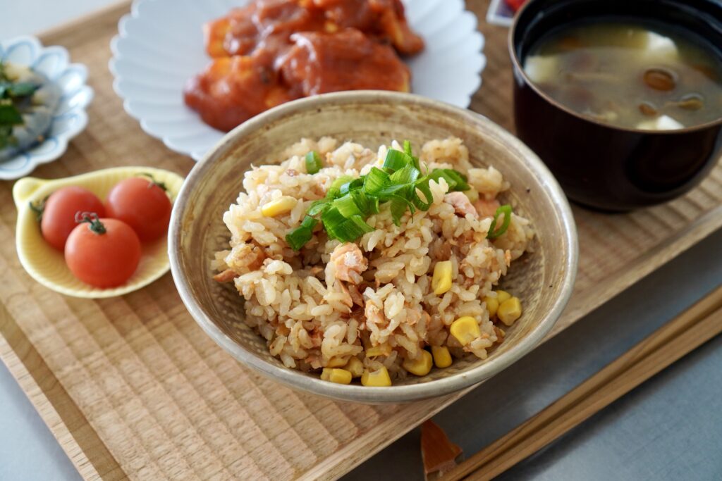 おかわりの嵐がとまらない!鮭とコーンの塩バタごはん作り方