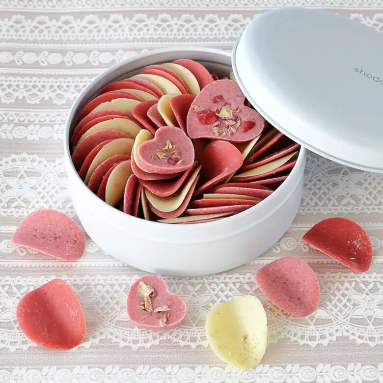 TRIANGLE CAFE:1星のチョコは12月限定⭐️可愛い苺のフレジェ🍓 - TRIPROUD