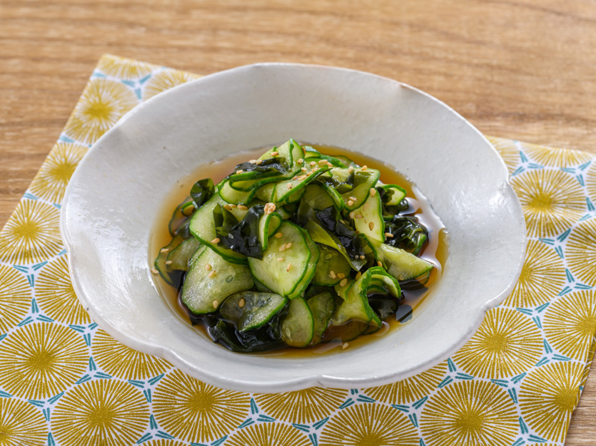 わかめのマリネとねぎとちくわのオムレツ