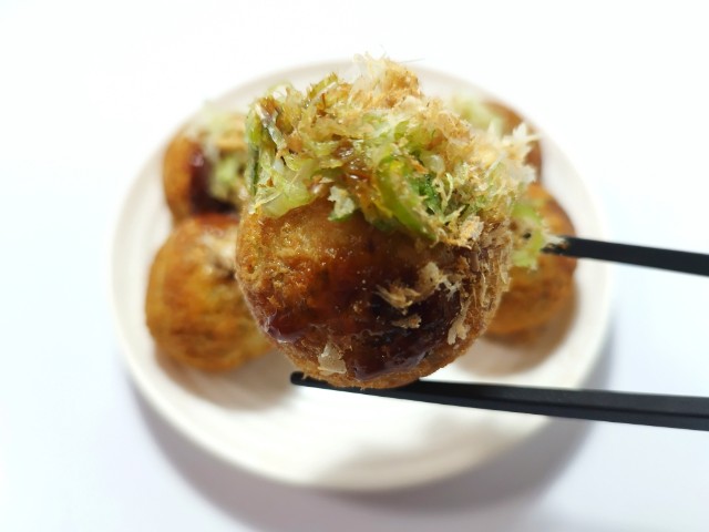 セブンのたこ焼みたいなもっちりボール、思った以上にたこ焼風、でもタコは入ってません💦セブンイレブンたこ焼きkonamonsweets蛸半夏生半夏生