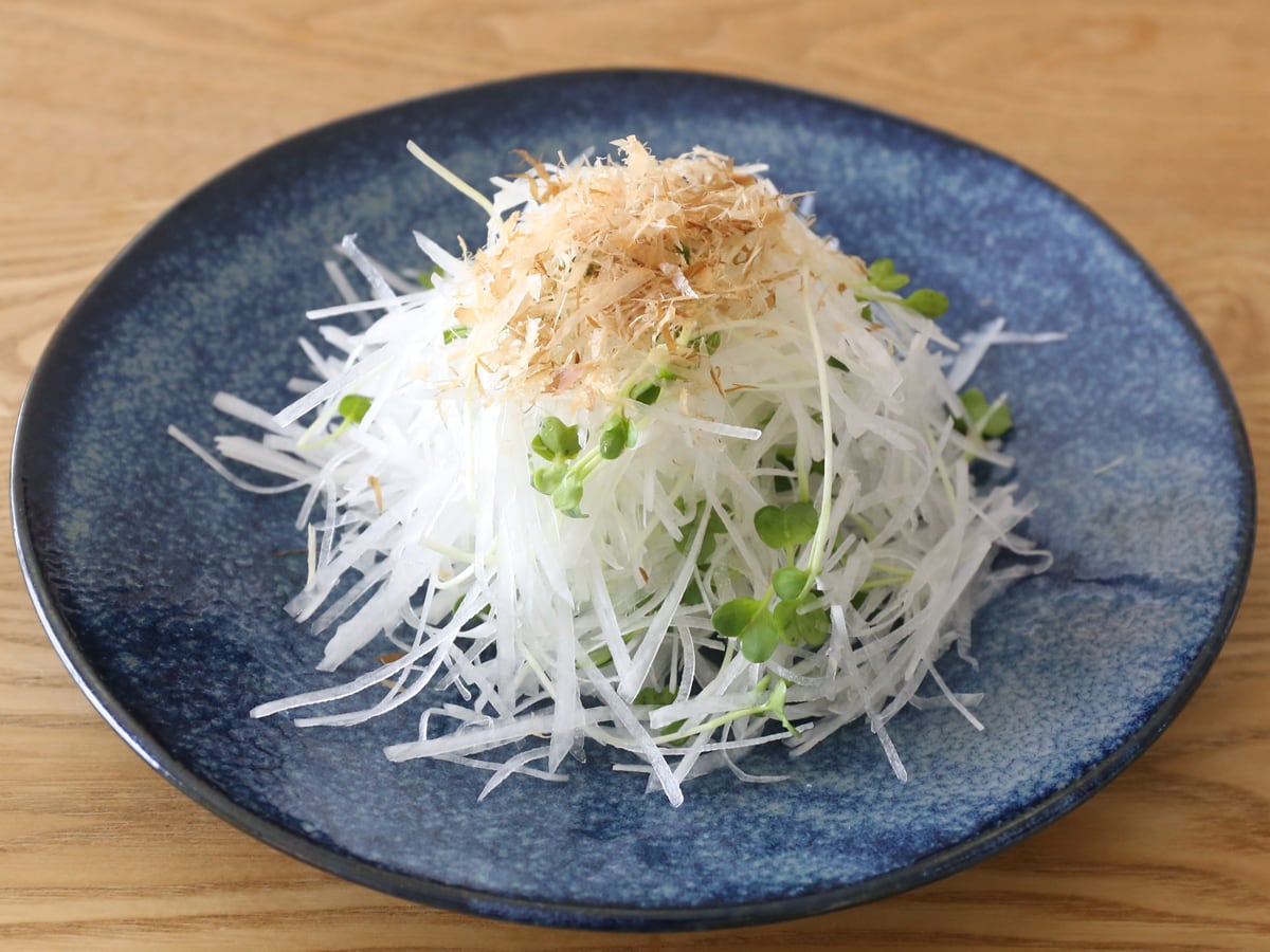 美濃焼 富士山 丼4個セット』 コストコでも新商品の富士山の形のどんぶりセット。四季をイメージした色づかいがとってもおしゃれで、ごはんものだけでなく麺類・サラダボール・菓子皿など幅広く重宝しそう。電子レンジも食洗機も使用可能です。コストココストコ商品