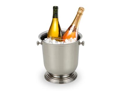 ワインクーラーカクテルレシピ・作り方・特徴赤ワイン + オレンジキュラソー + オレンジジュース