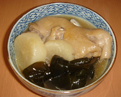 手間暇かけて作るしっかり味の大きなテビチ「沖縄料理 てぃ～ち 」 那覇市OKITIVE