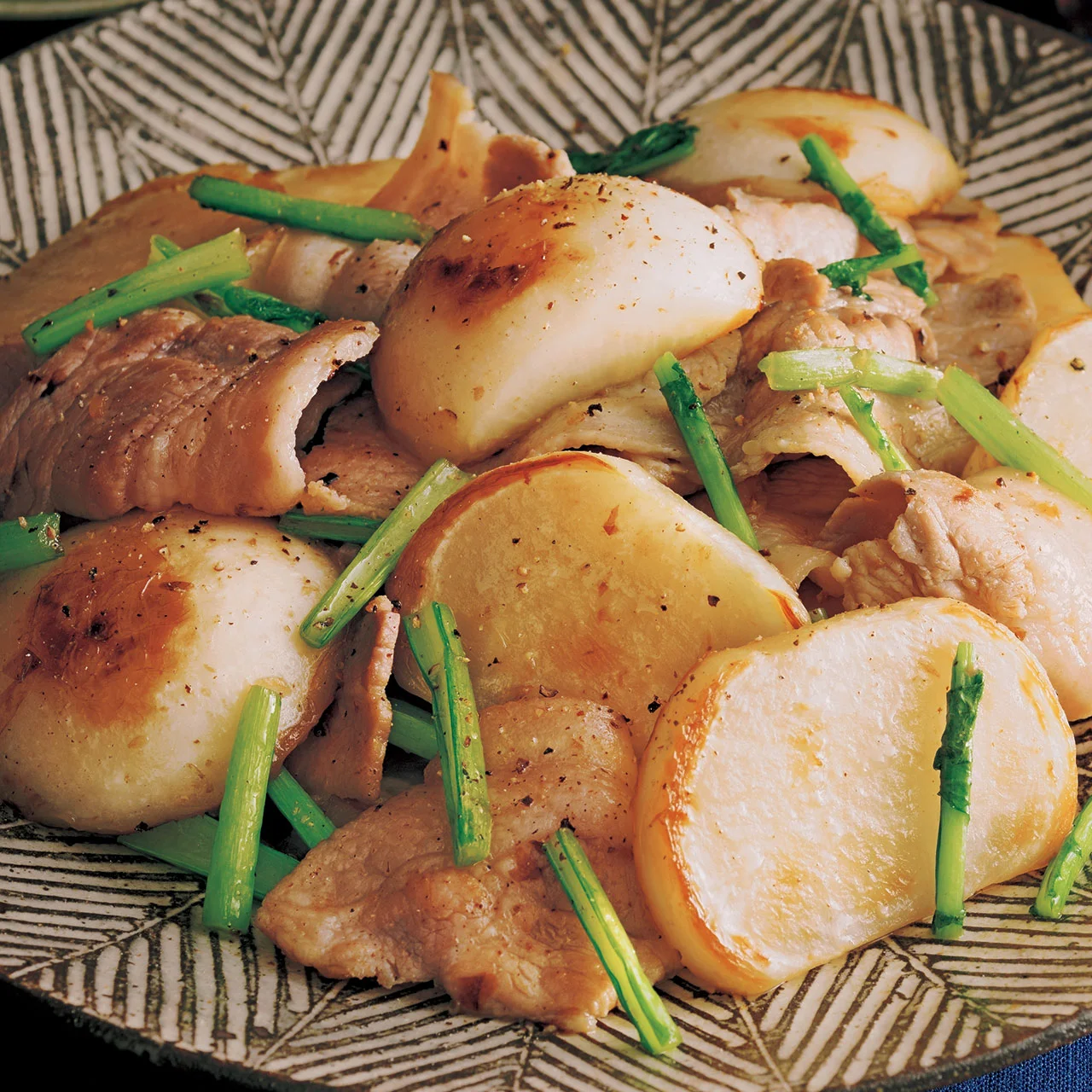 豚肉とかぶの甘辛オイスター炒め