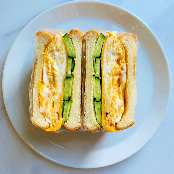 旨辛チキン卵サンド