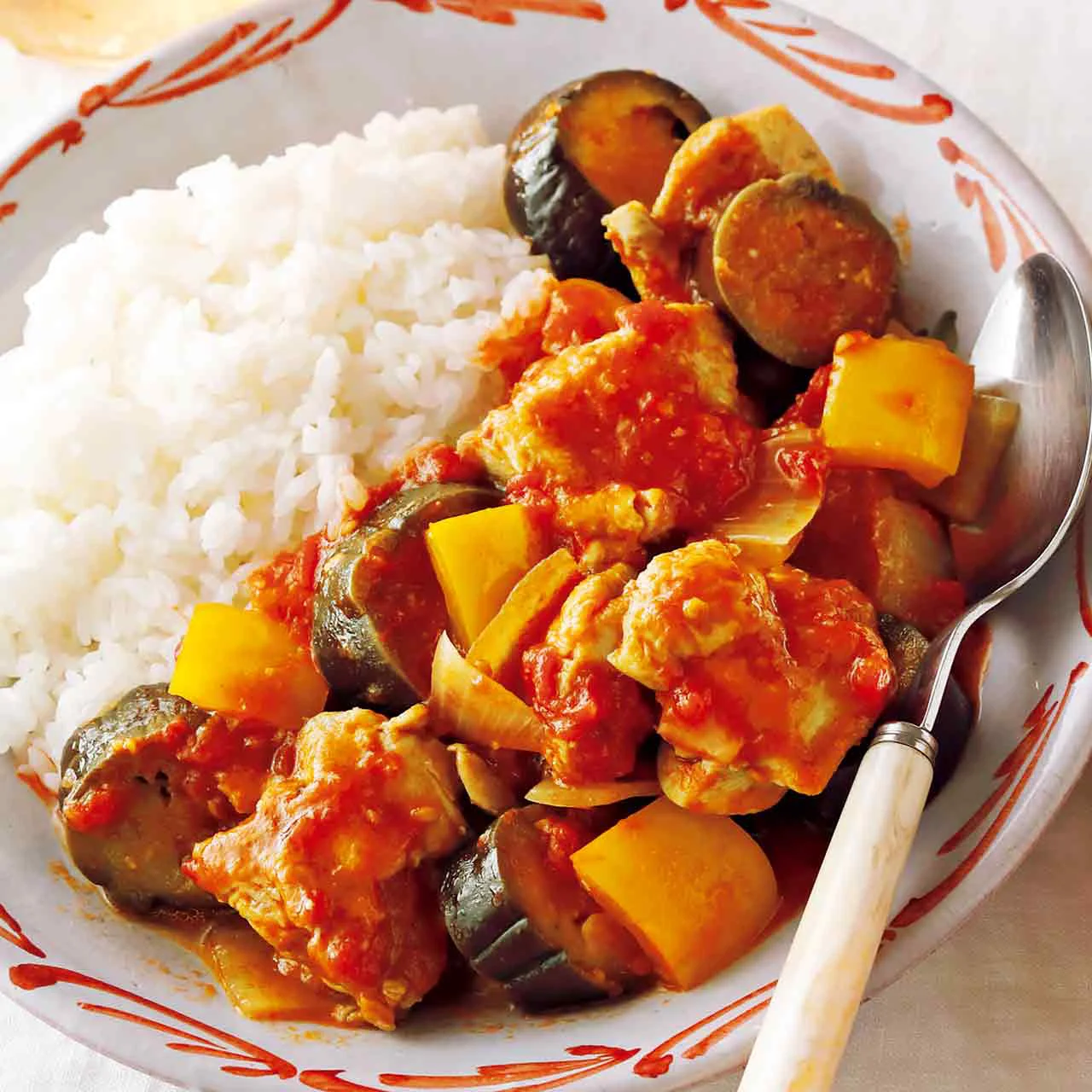 トマト缶で作る。鶏肉のトマト煮込み