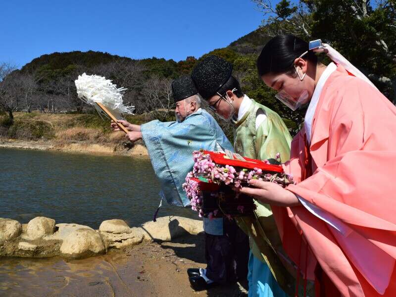 巫女さんのバイトは大変？知っておきたい仕事内容と経験者の評判 - スタンバイplus(プラス)｜仕事探しに新たな視点と選択肢をプラスする